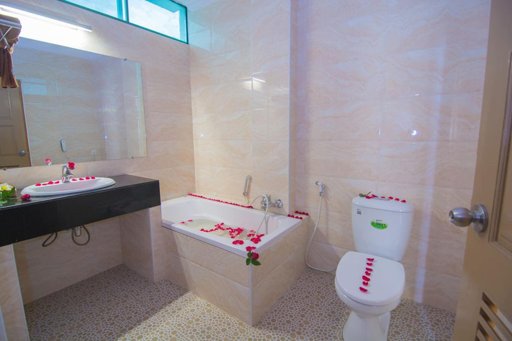 Royal Inlay Hotel Nyaung Shwe Bagian luar foto