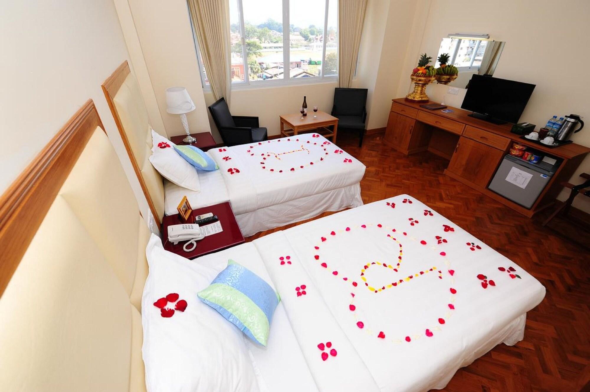 Royal Inlay Hotel Nyaung Shwe Bagian luar foto
