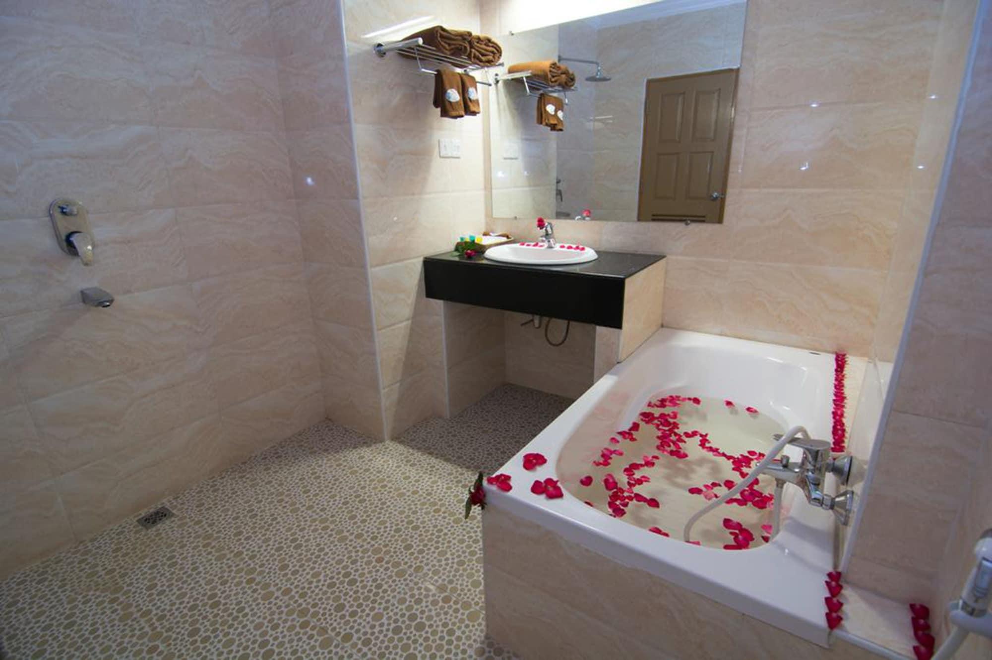 Royal Inlay Hotel Nyaung Shwe Bagian luar foto