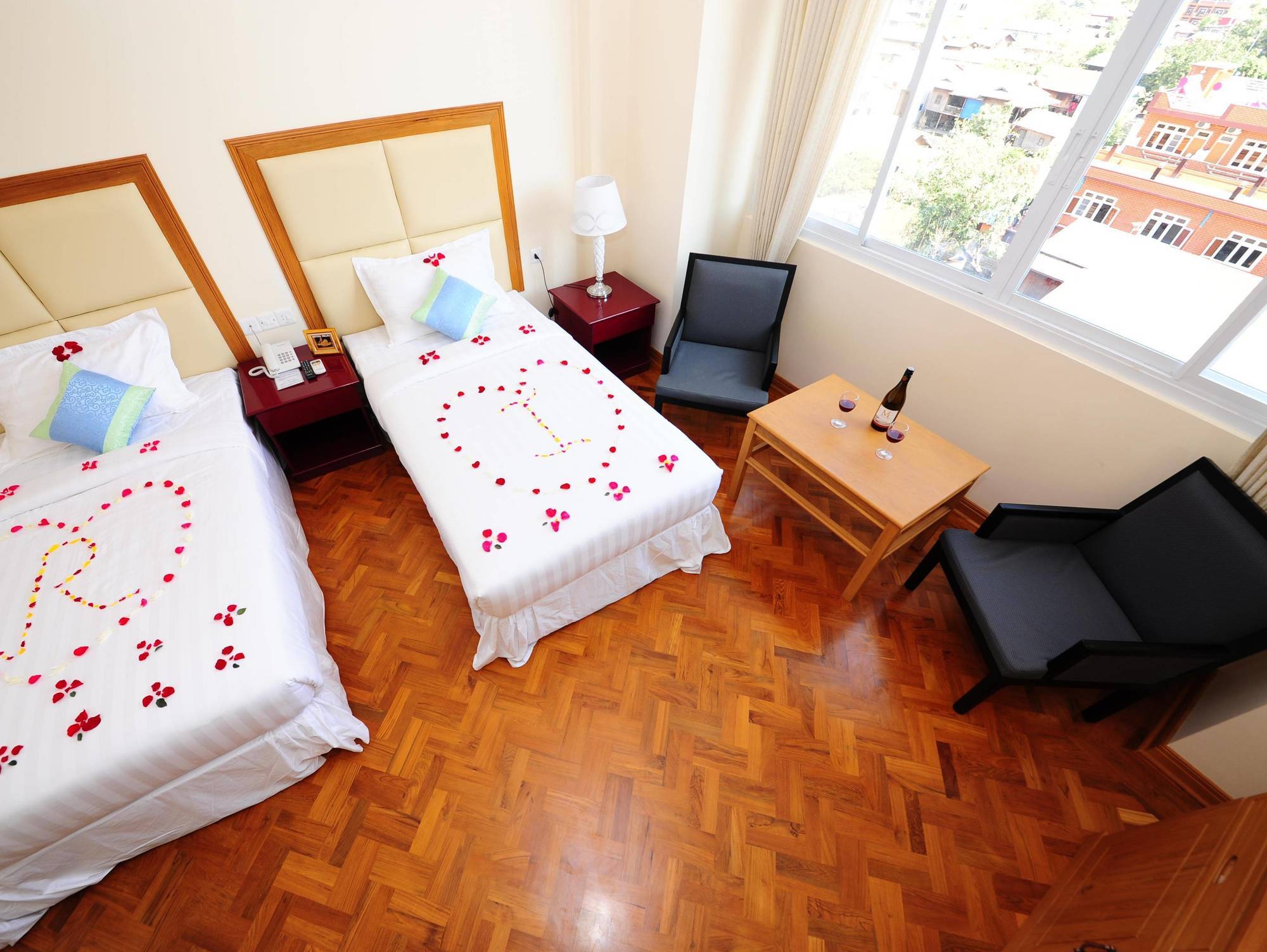 Royal Inlay Hotel Nyaung Shwe Bagian luar foto