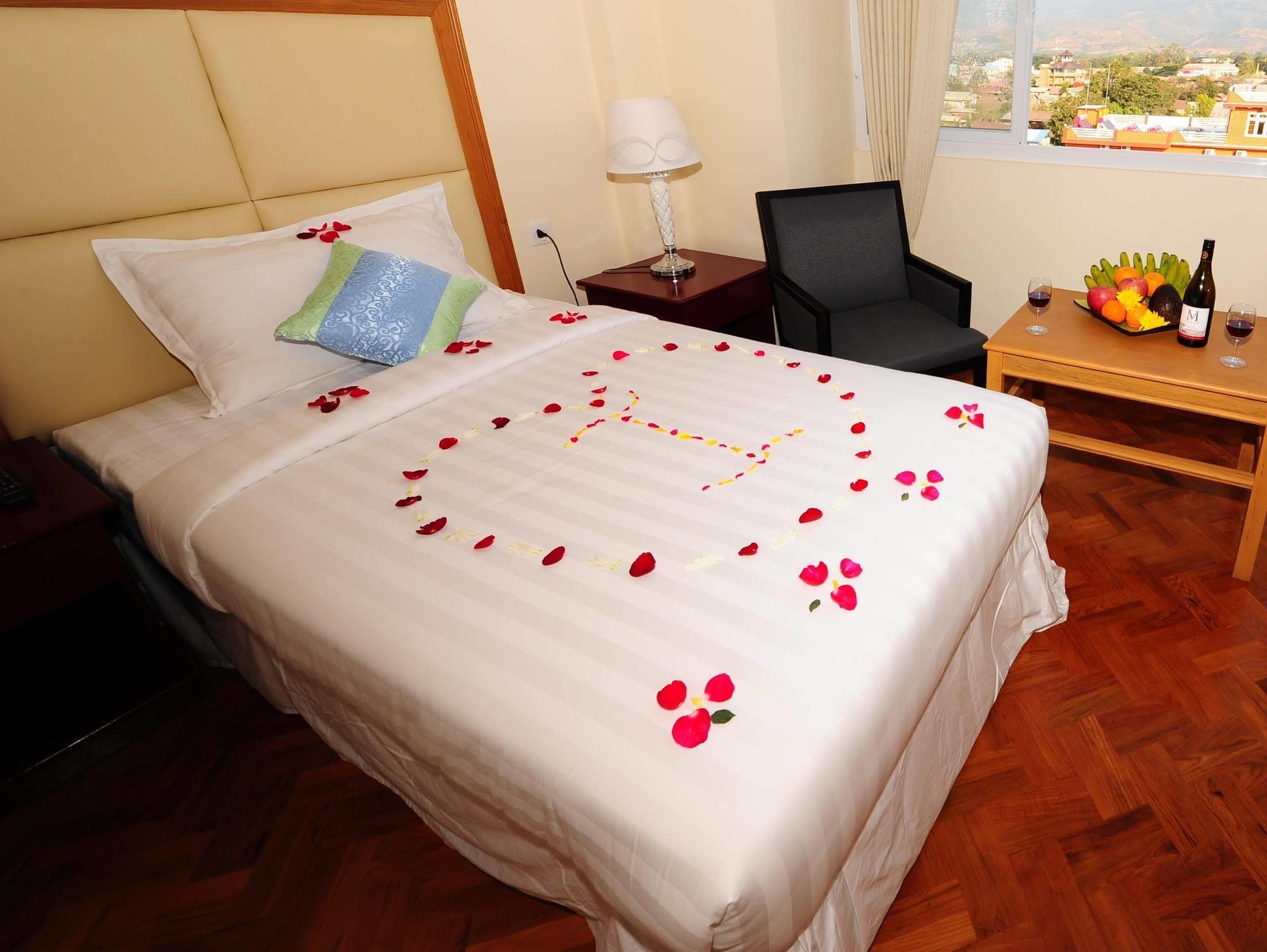 Royal Inlay Hotel Nyaung Shwe Bagian luar foto